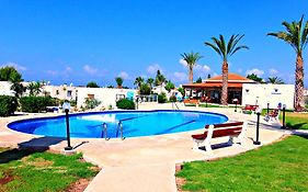 Coral Bay Apartment - Prime Tourist Location
